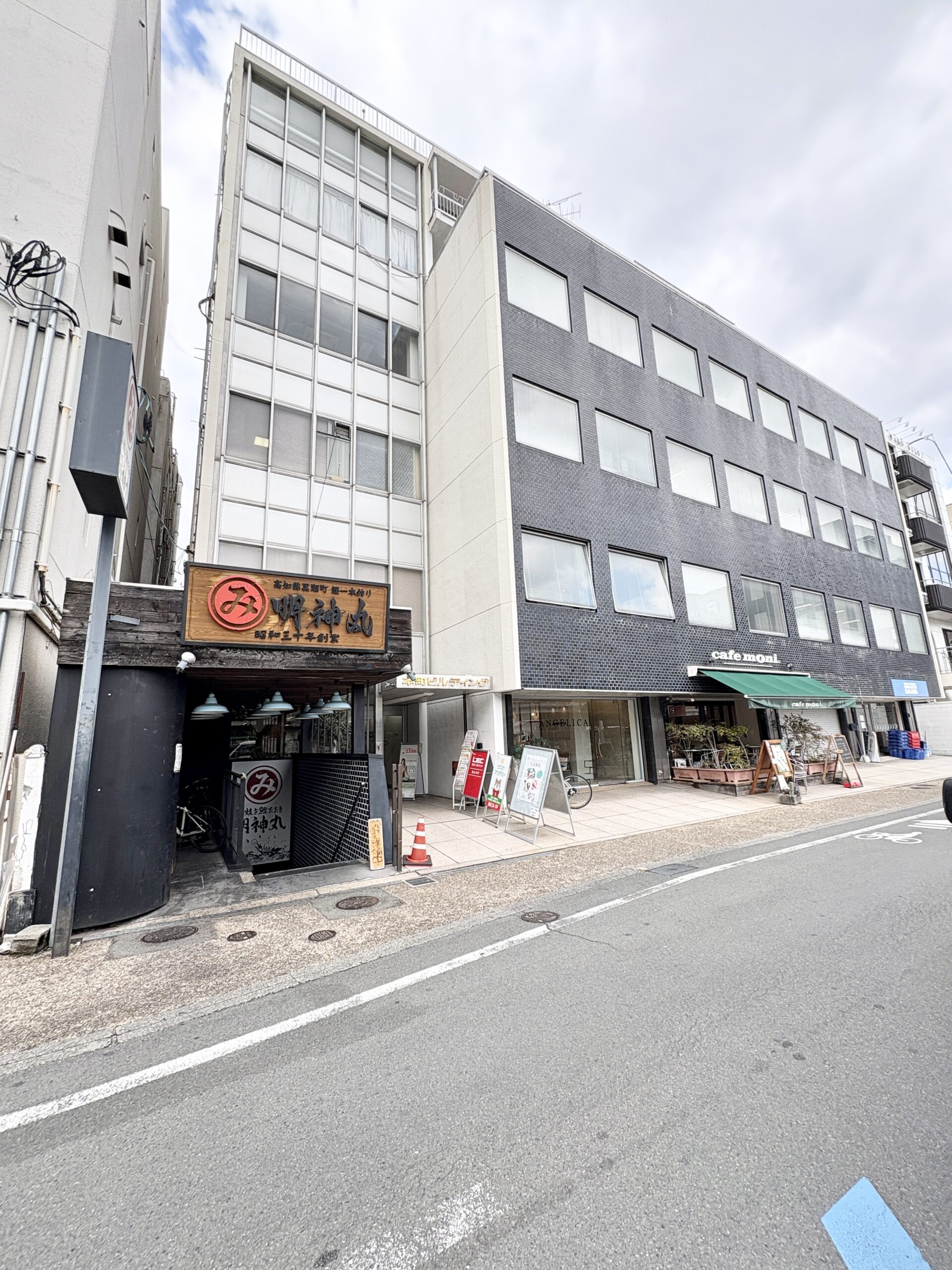 La pilates岡山駅前店入り口