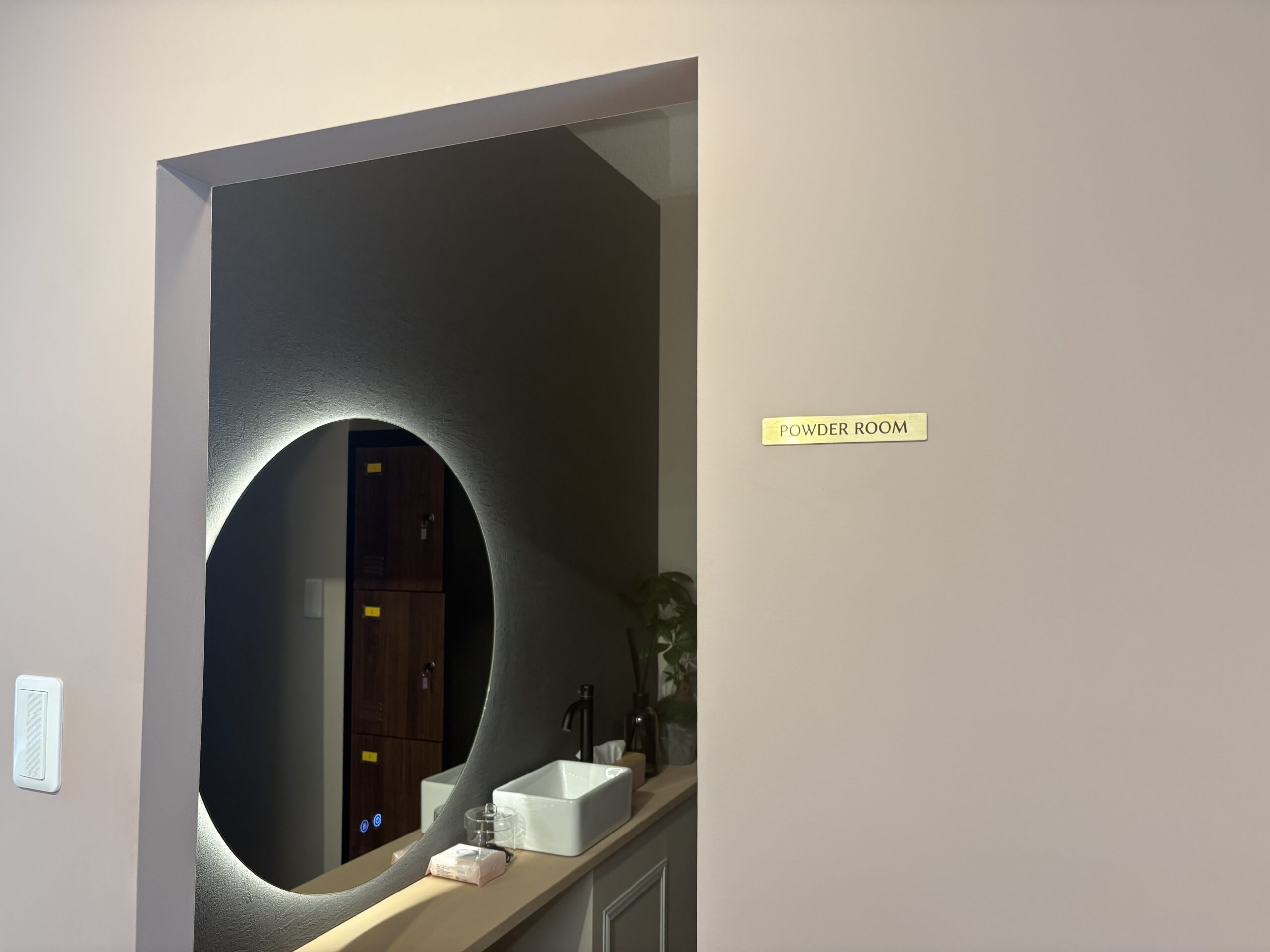 更衣室完備の清潔な溝の口店スタジオ