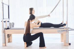 キャデラックマシンを使ったパーソナルレッスンの様子