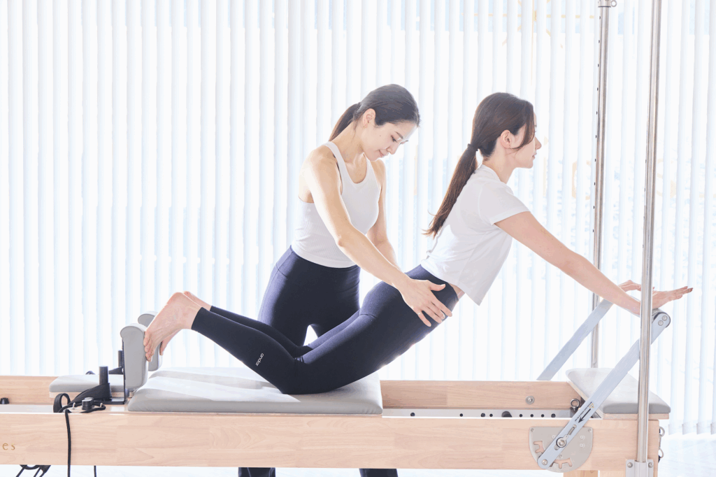 パーソナルのピラティスレッスンの様子