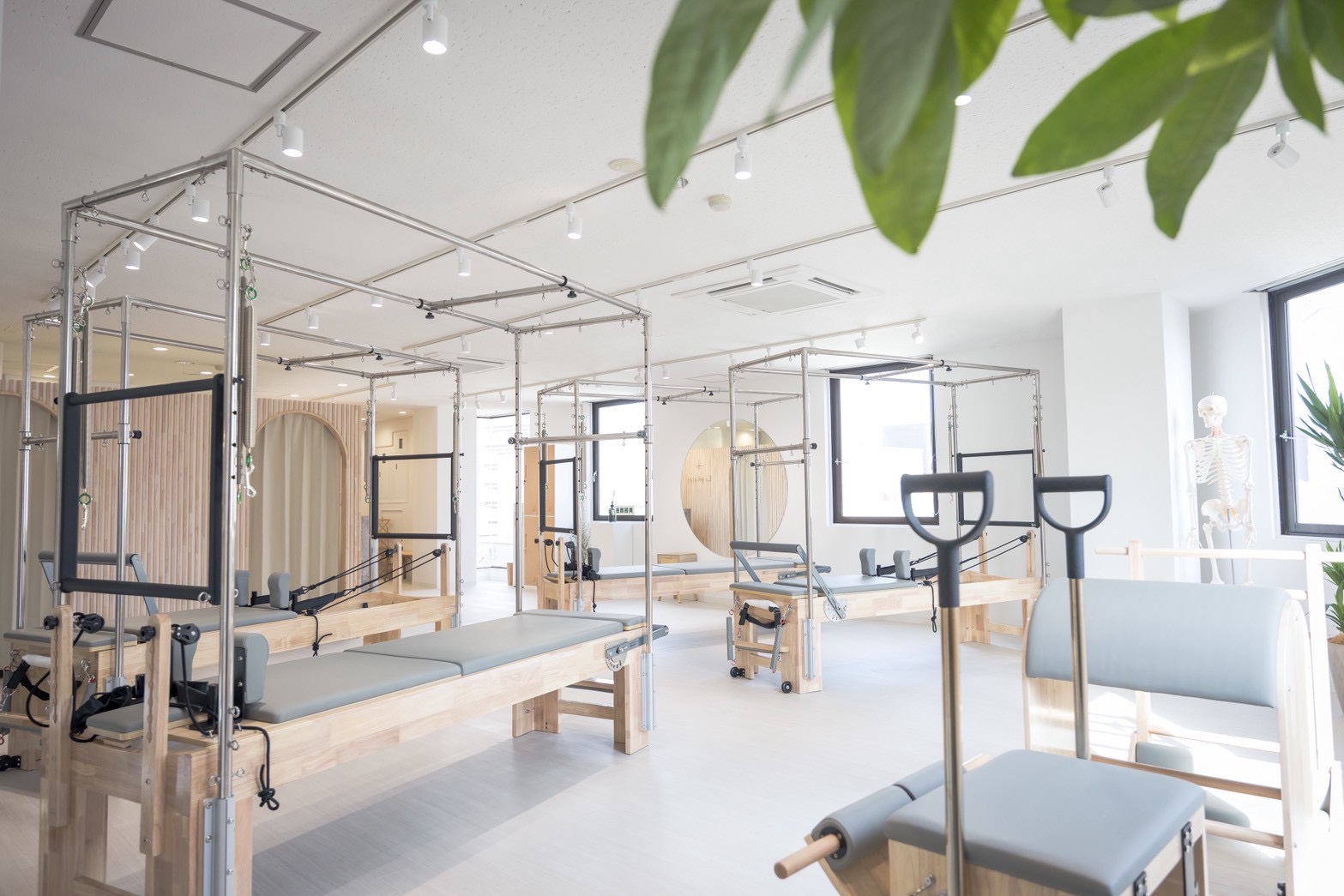 マシンピラティス料金の相場は？グループ・パーソナルの違いとコスパの良い選び方【2026最新】