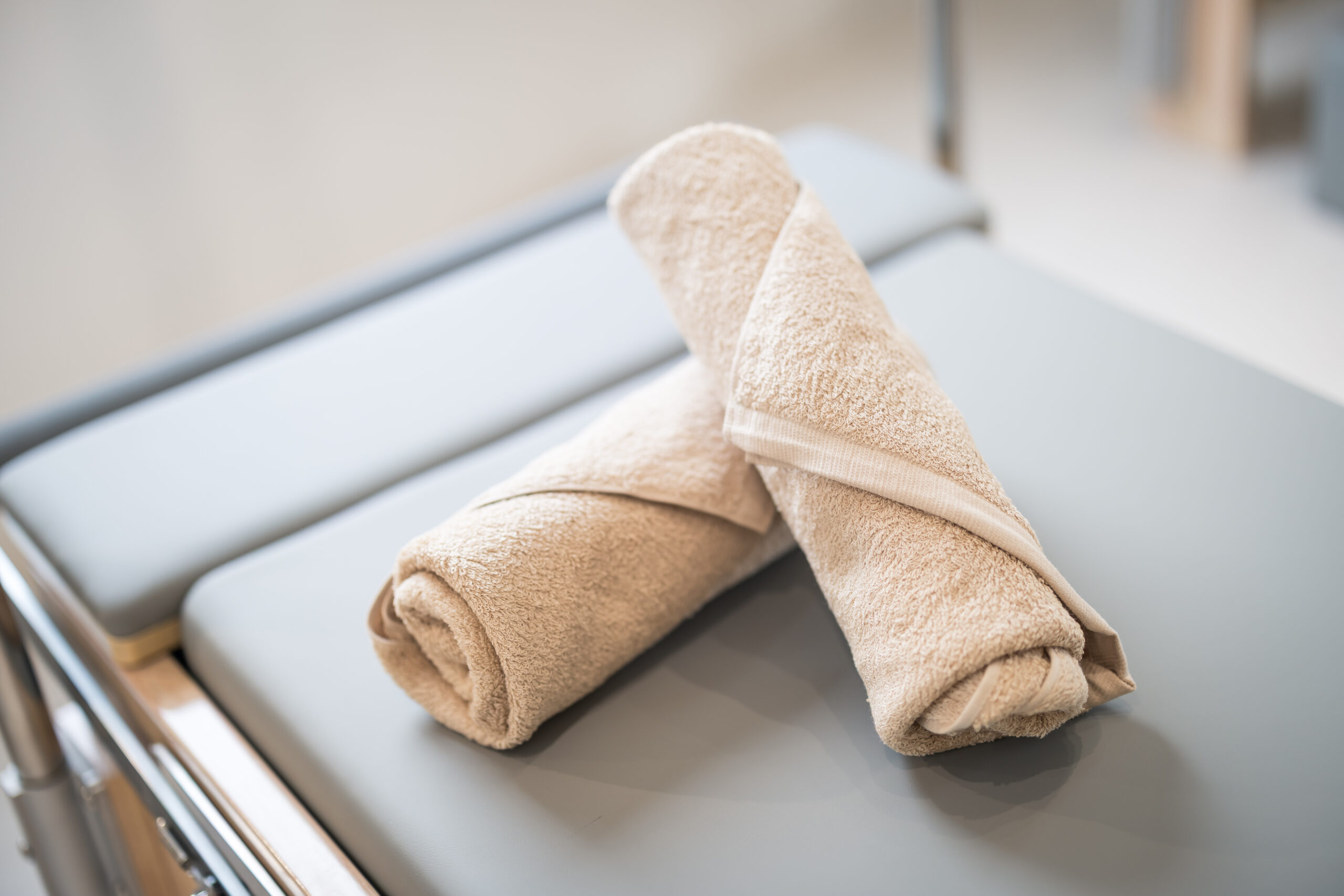 大きな窓と専用マシンが揃う清潔な長野店スタジオ