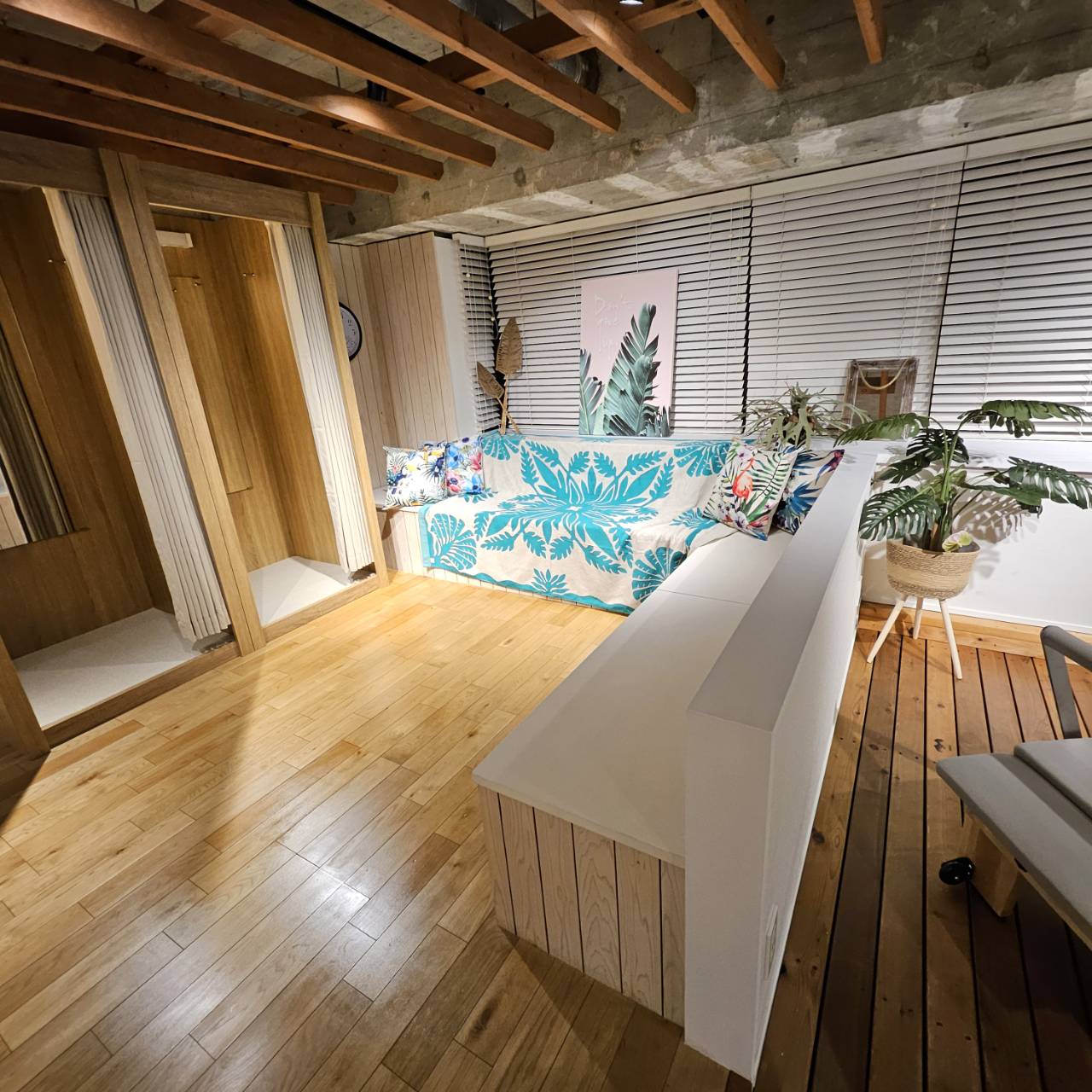 更衣室完備の清潔な藤沢店スタジオ