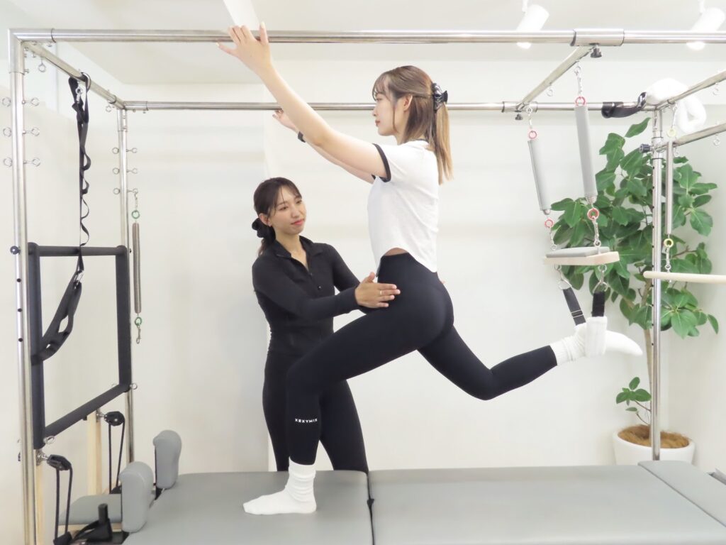 インストラクターがサポートしている様子