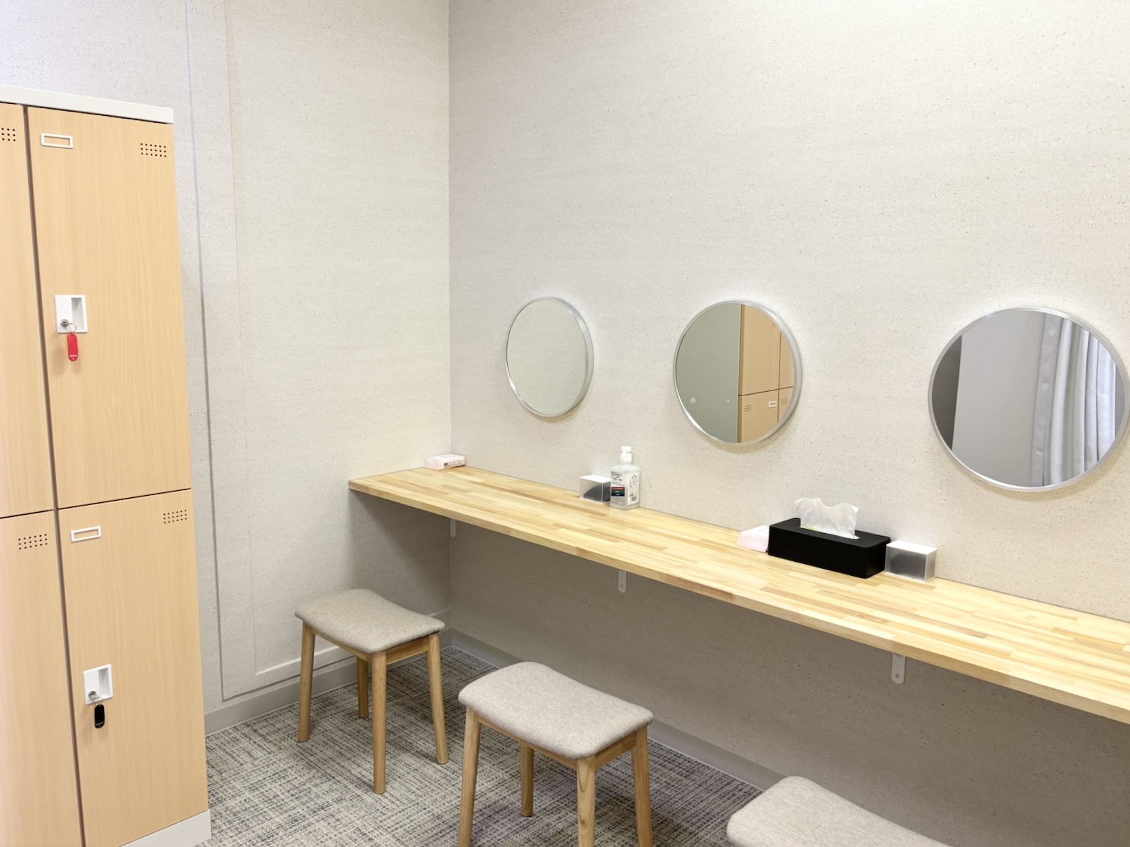 更衣室完備の清潔な水戸店スタジオ