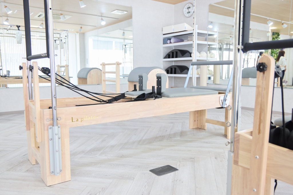 ピラティススタジオのリフォーマー