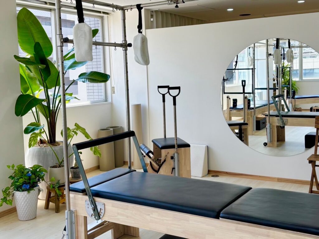 La pilates江坂店の落ち着いた雰囲気の内観