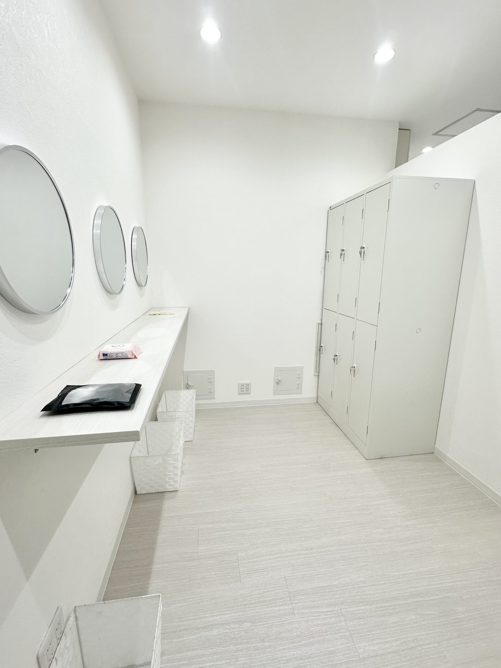 更衣室完備の清潔な本厚木店スタジオ