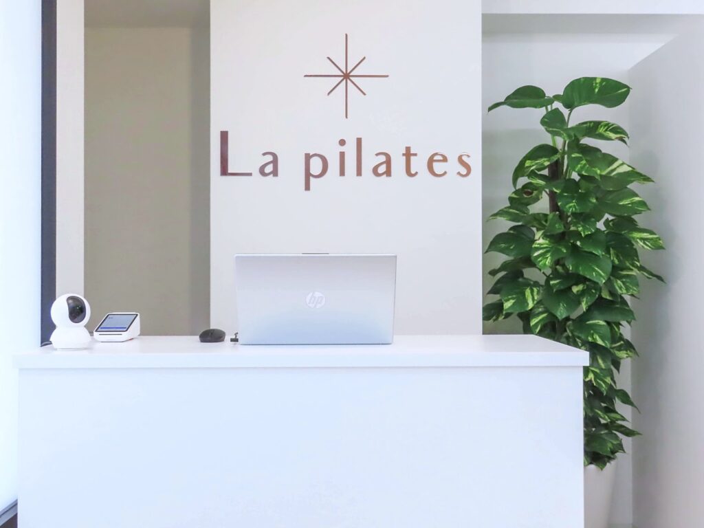La pilatesスタジオの内装