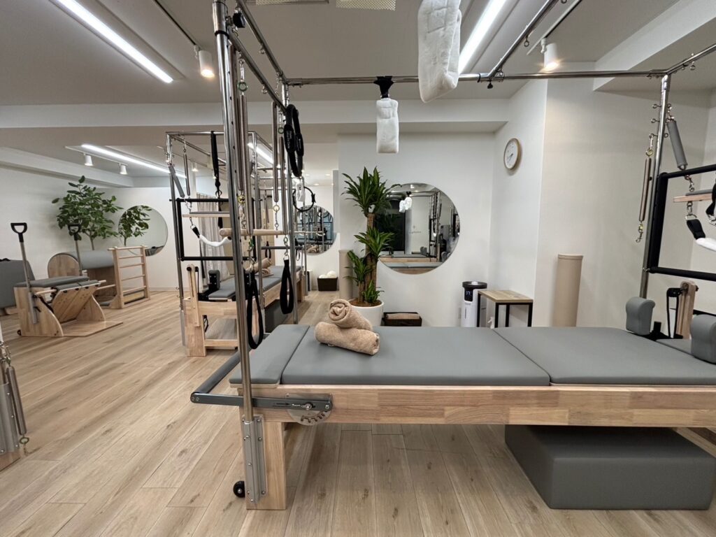 La pilates池袋店のスタジオ内の様子