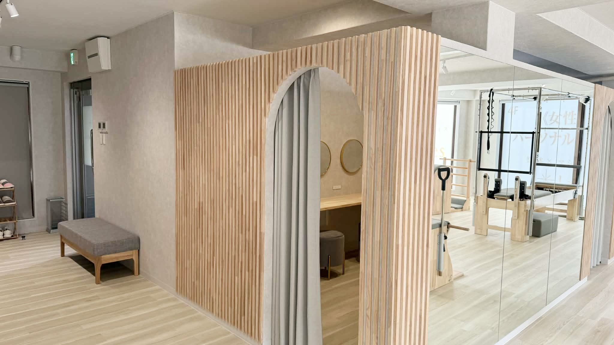 更衣室完備の清潔な豊中店スタジオ