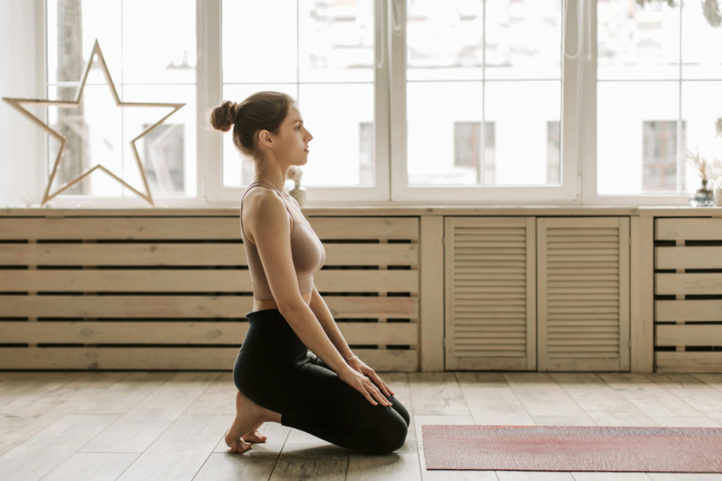 ピラティスウェアの女性