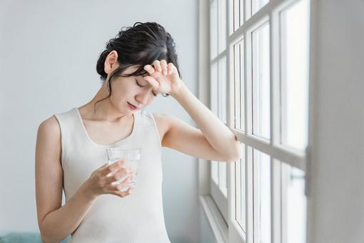 不調を感じている女性のイメージ画像