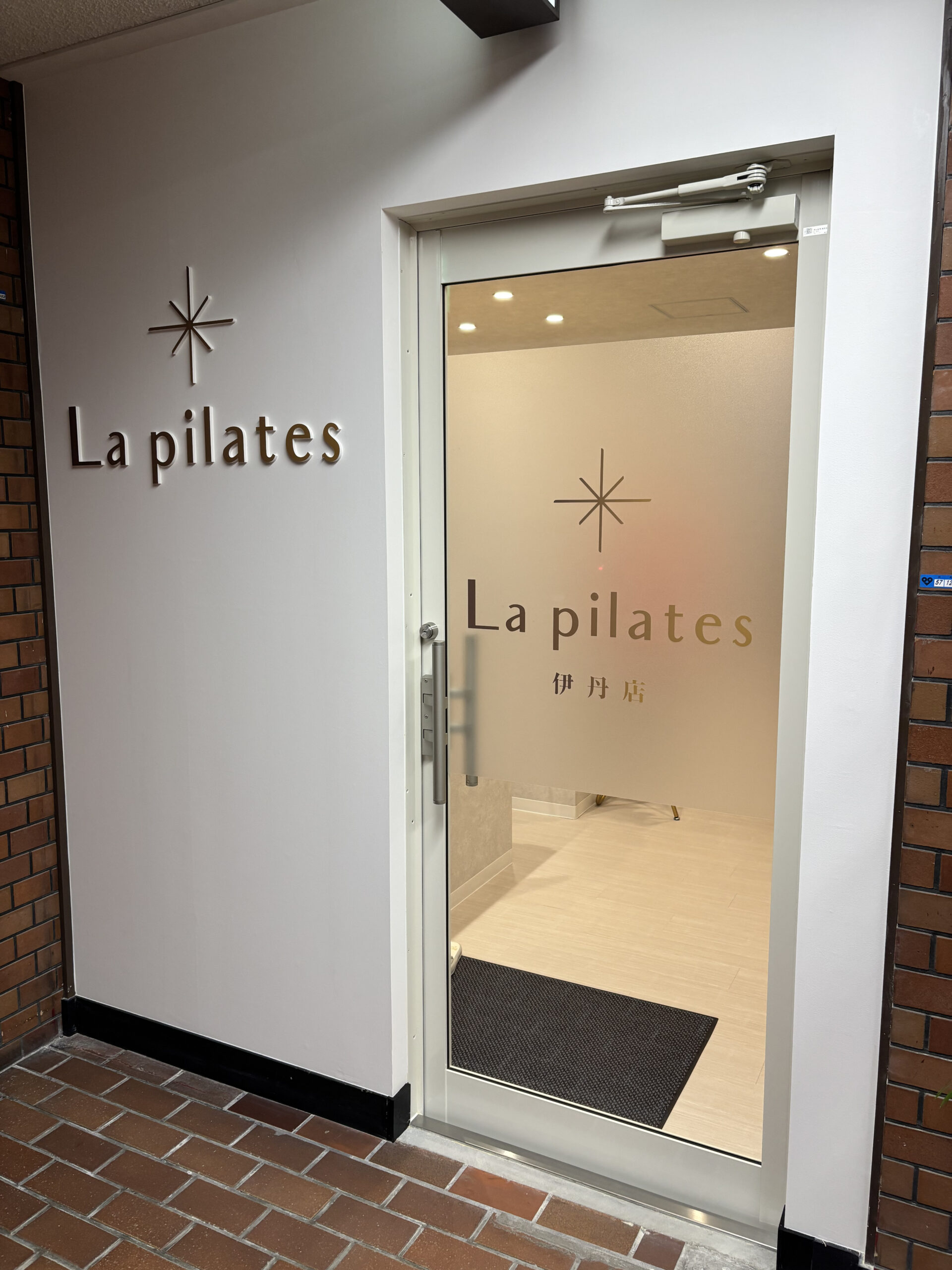 La pilates伊丹店入り口