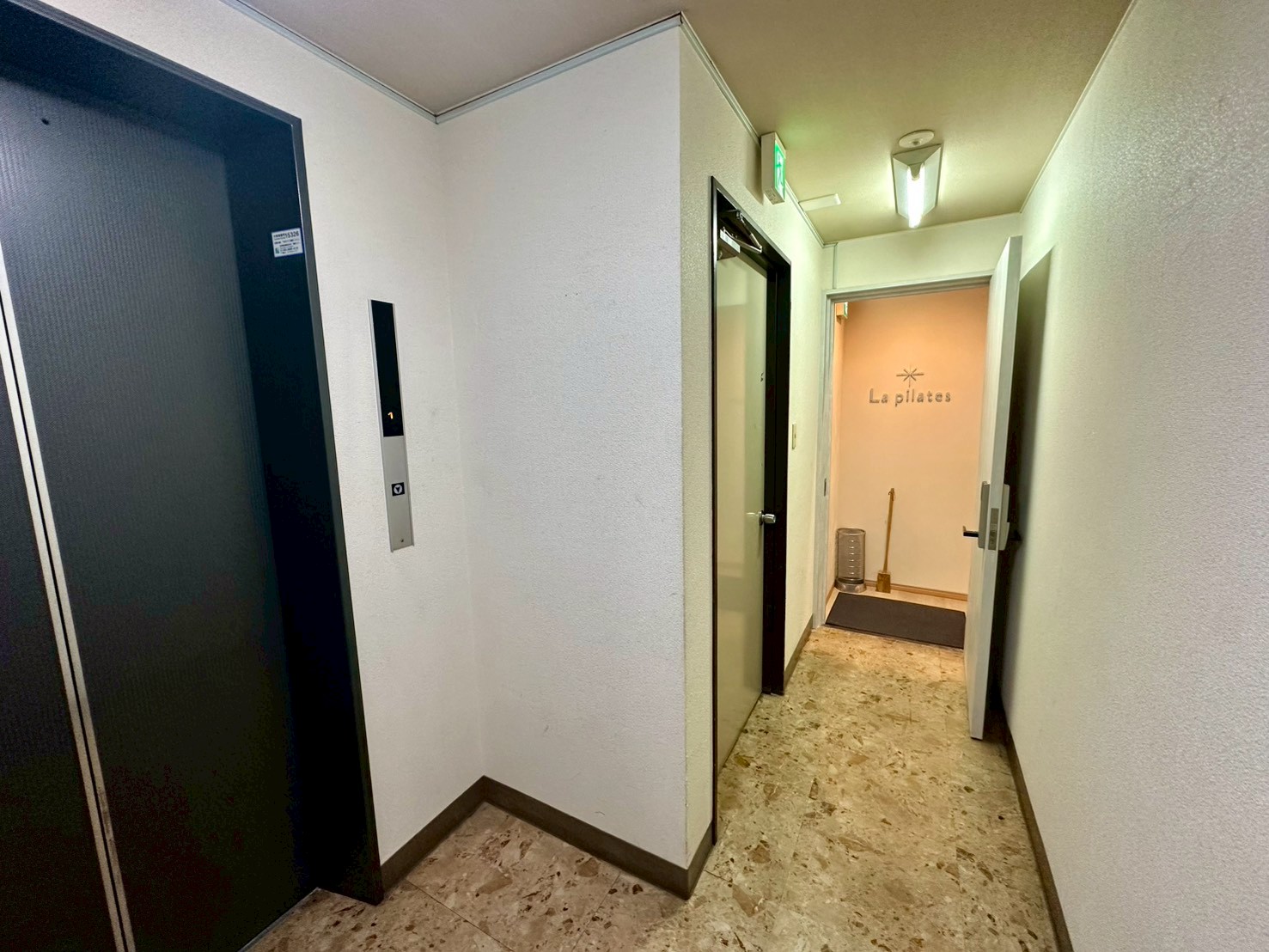 La pilates上本町店入り口