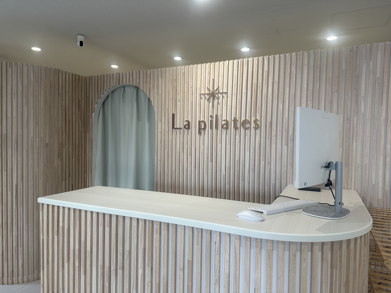 La pilates難波店受付