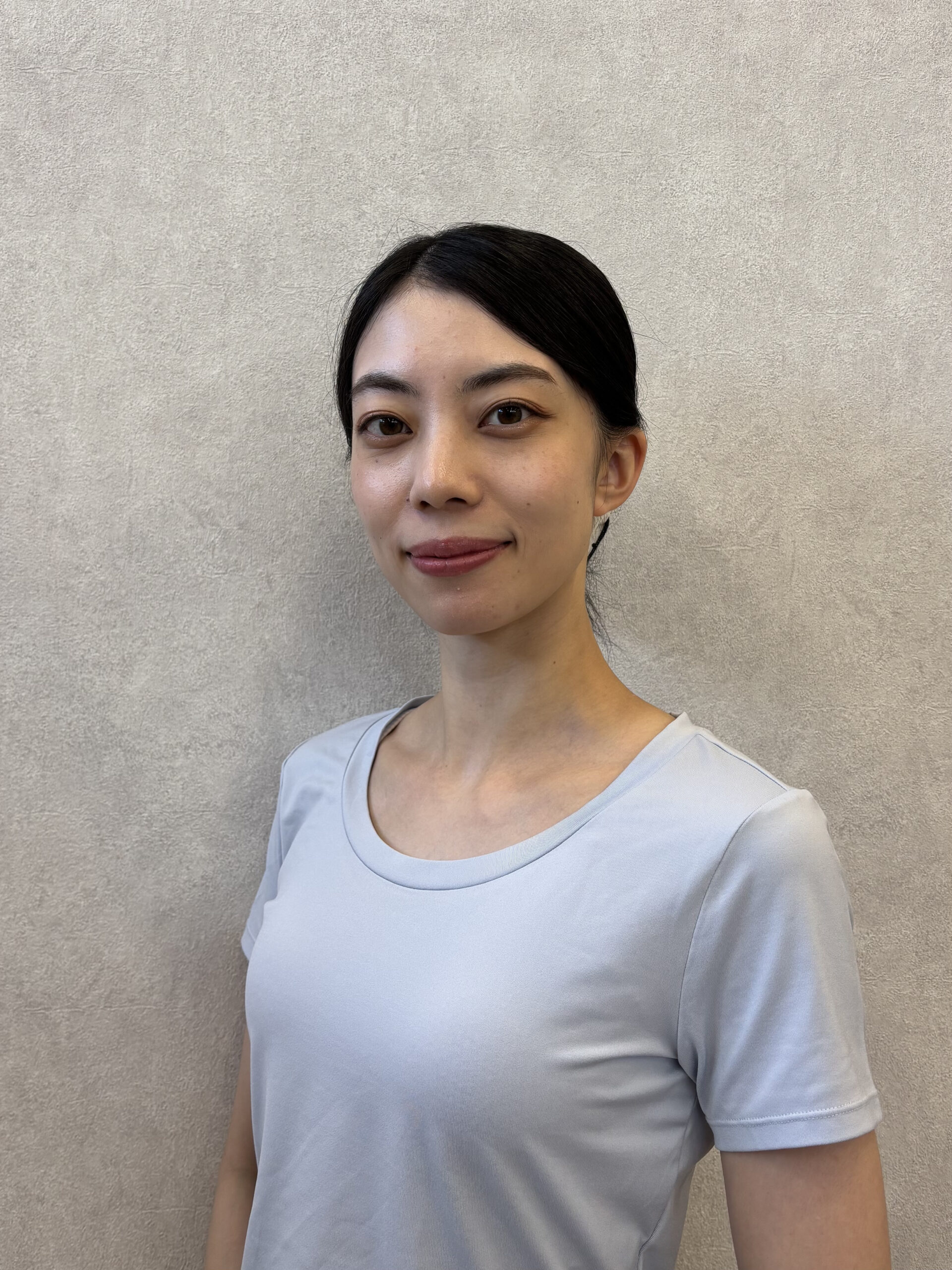 La pilatesたまプラーザ店の女性インストラクター