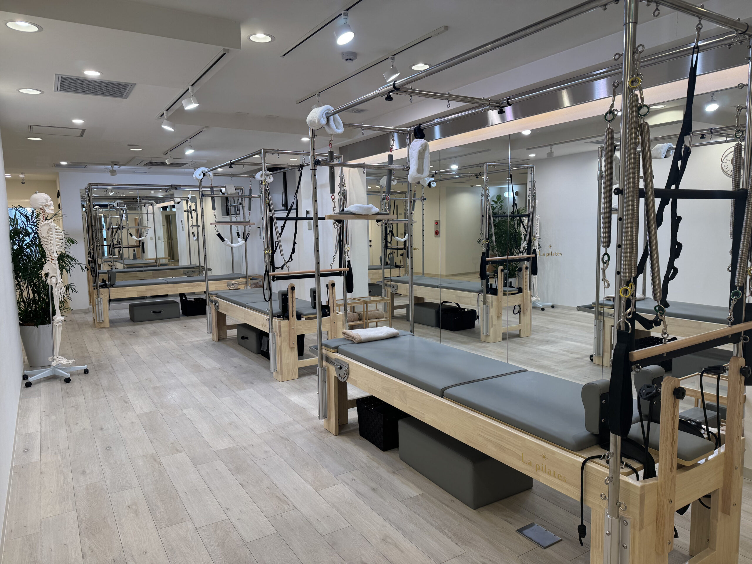 専用マシンが揃う清潔なLa pilates旭川店スタジオ