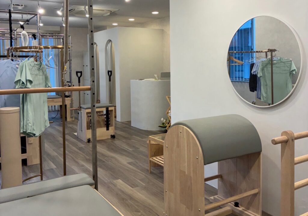 La pilates府中店のおしゃれな店内