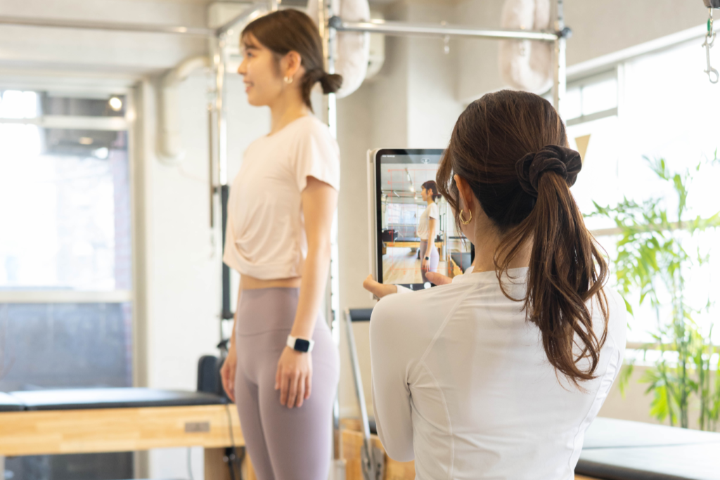 La pilatesの体験レッスン(姿勢分析)の様子