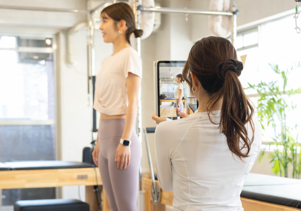 La pilatesの姿勢診断の様子