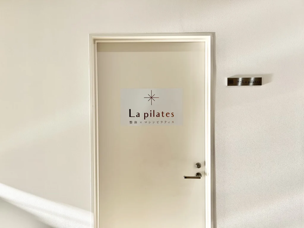 La pilatesスタジオの入り口